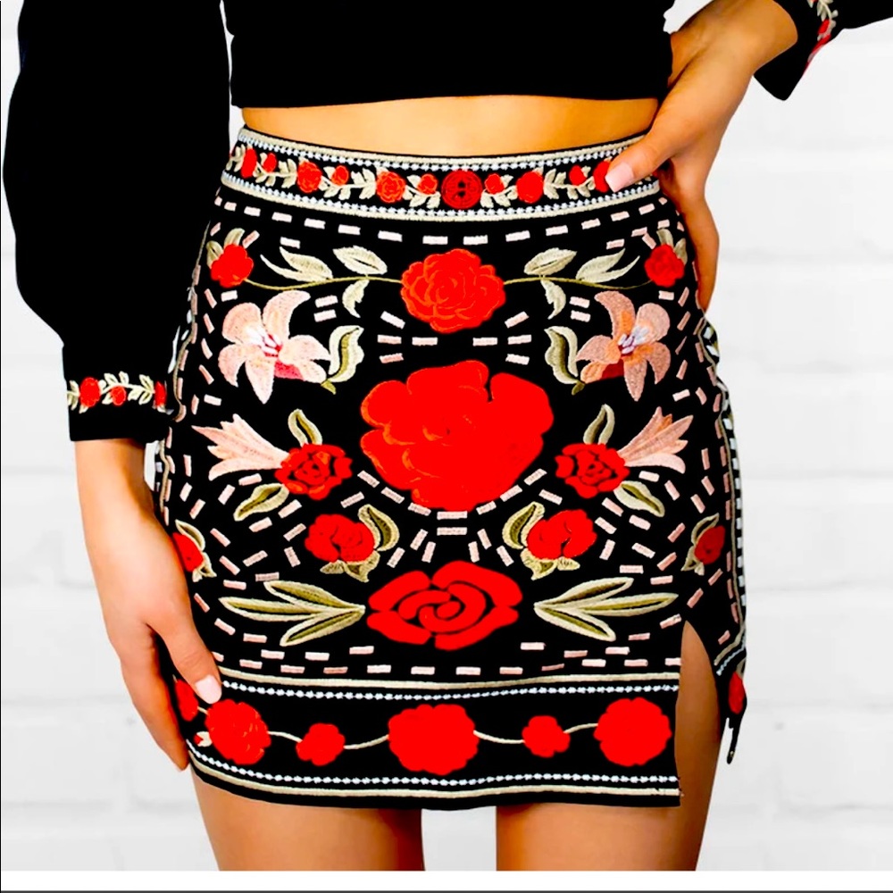 Herencia Clothing Embroidered skirt